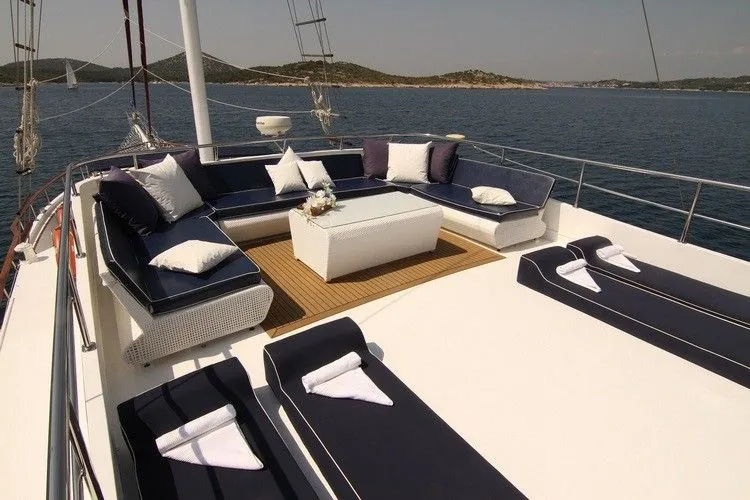 Aurum Charter Boat