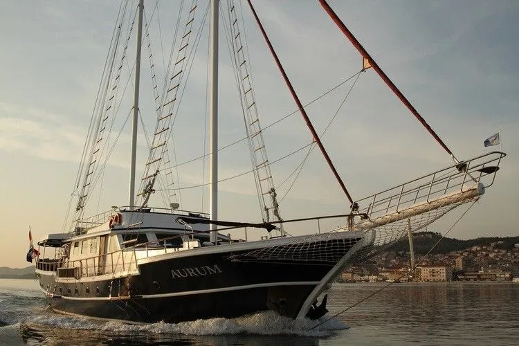 Aurum Charter Boat