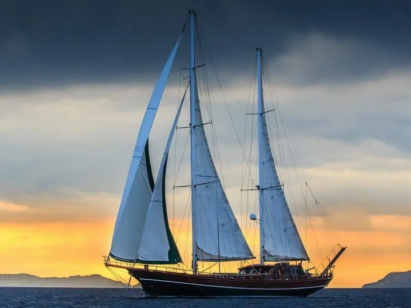 Rent a 30m Boat in Split