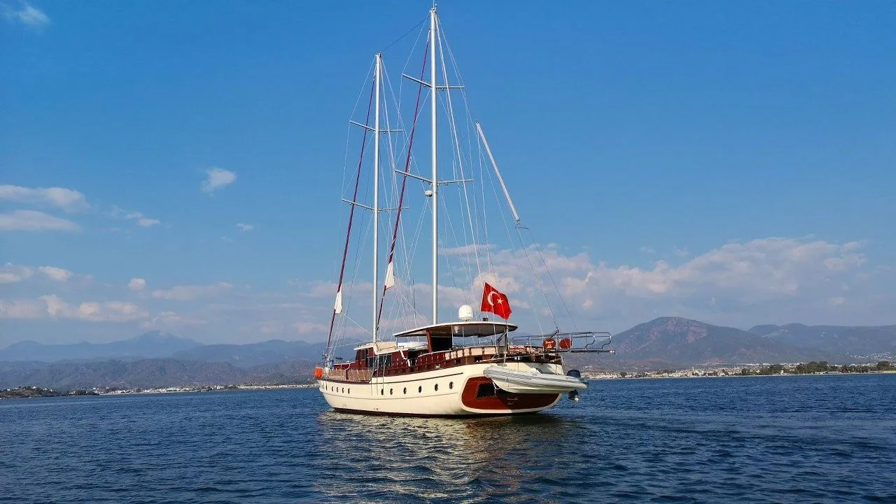 Diamond Lila Charter Boat - 4