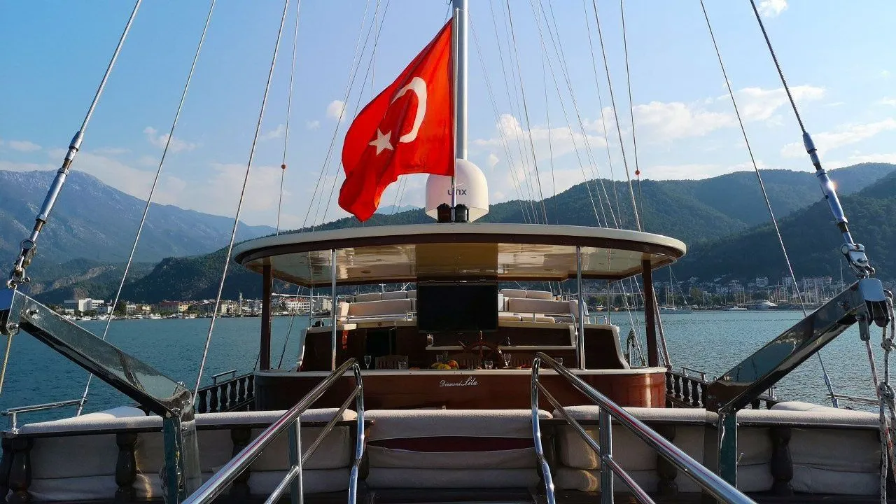 Diamond Lila Charter Boat - 5
