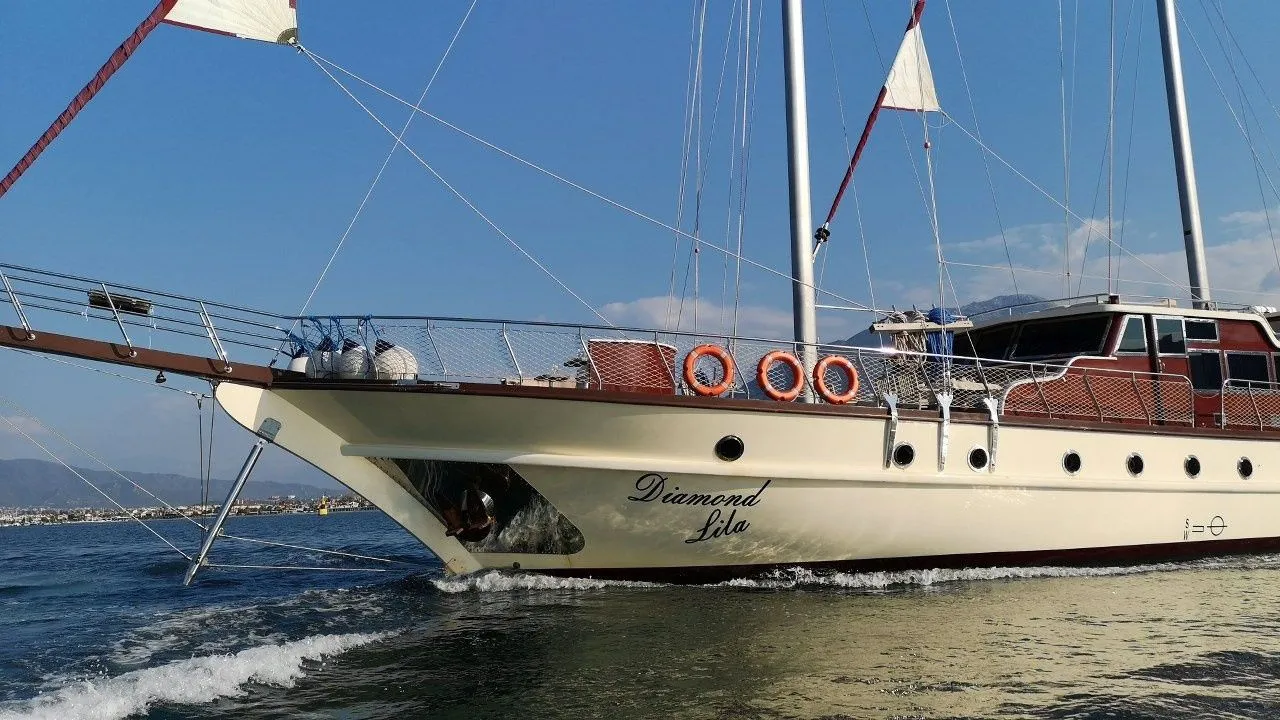 Diamond Lila Charter Boat - 2