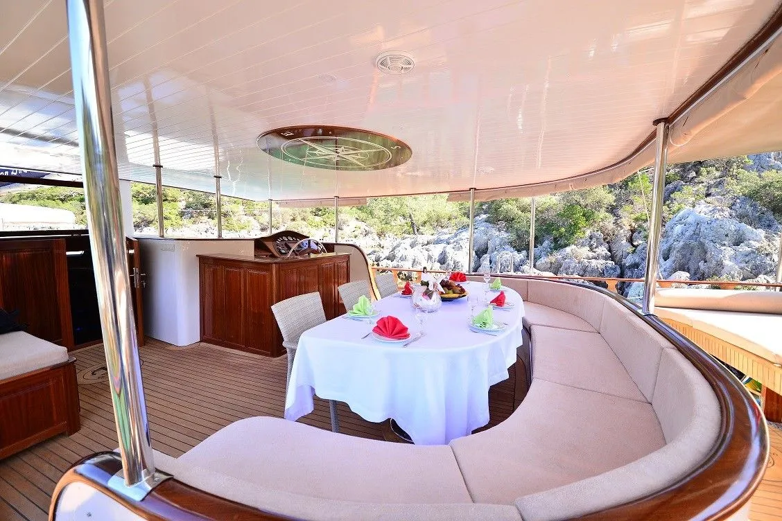 Queen Lila Charter Boat