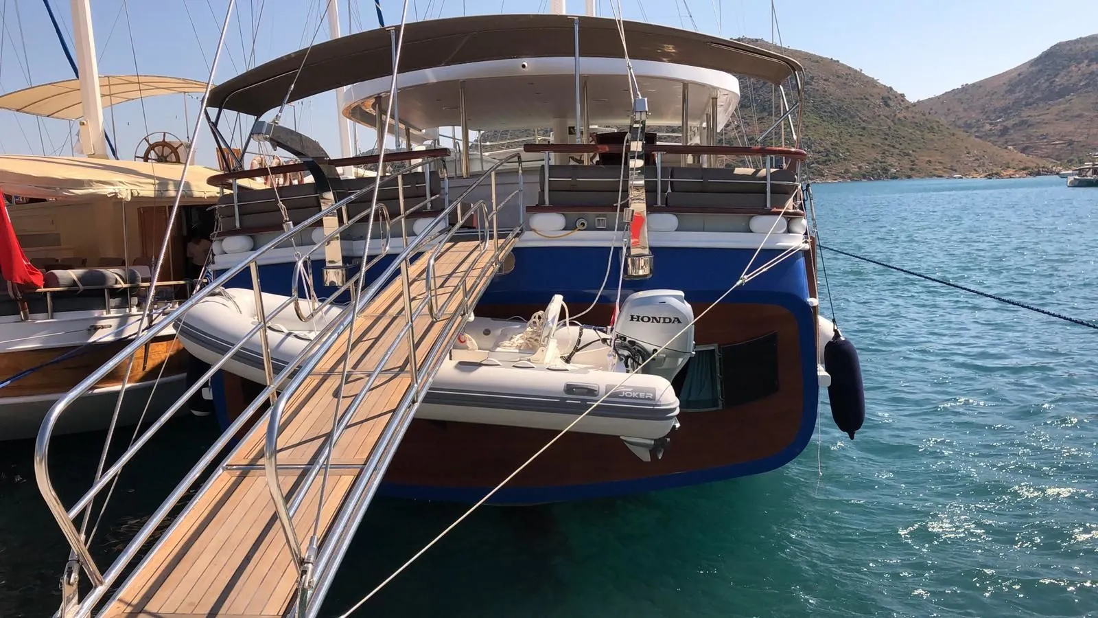 Yarimadali Charter Boat