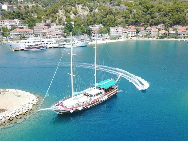 Чартер Agora - 4