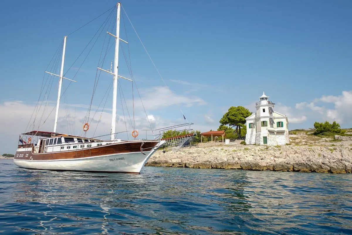 Prvi Odisej Charter Boat
