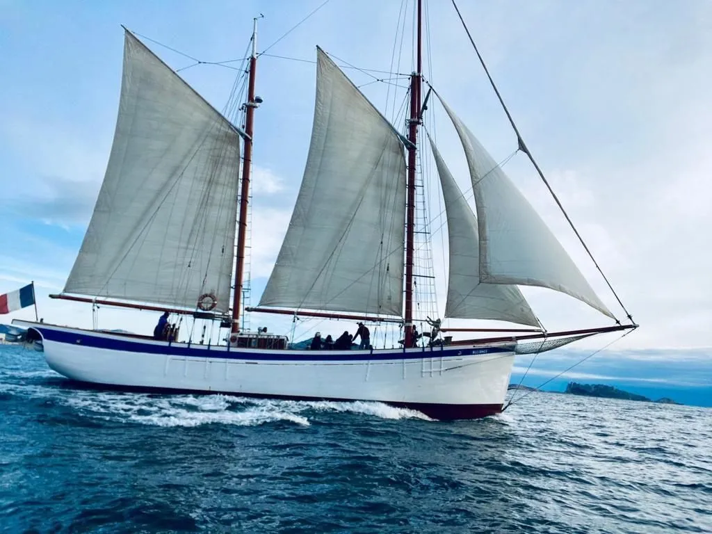 27m Marseille Boat Hire