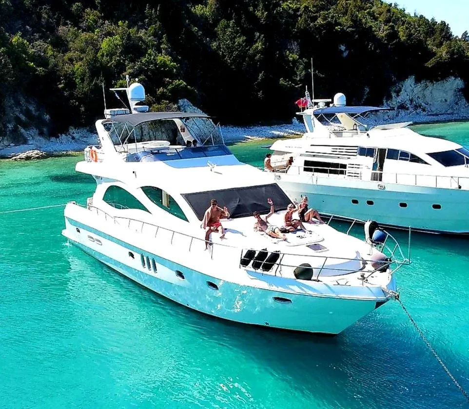 Ms. Mouse Charterboot - 3