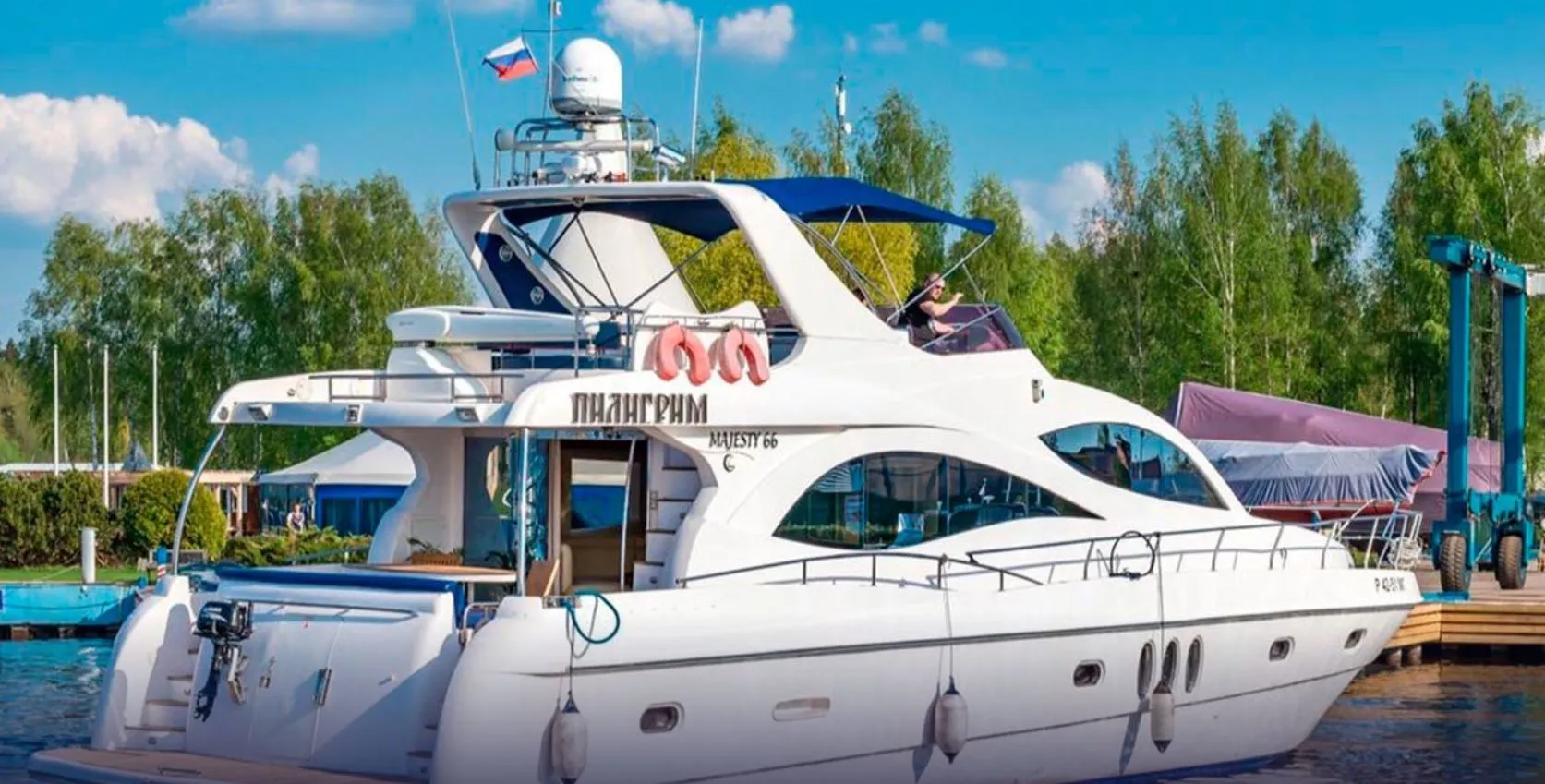 Explore Povedniki on a 20.12m Rental Gulf Craft Majesty 66