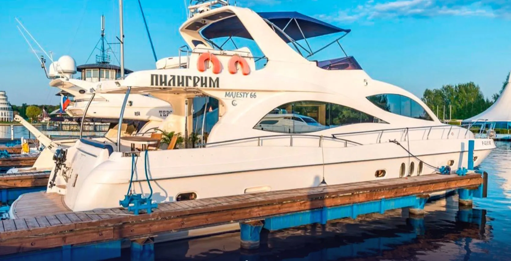 Piligrim Charter Boat