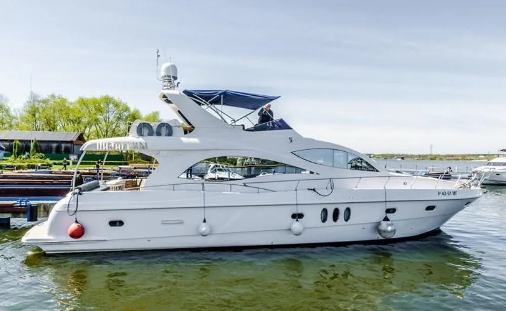 Explore Povedniki on a 20.12m Rental Gulf Craft Majesty 66