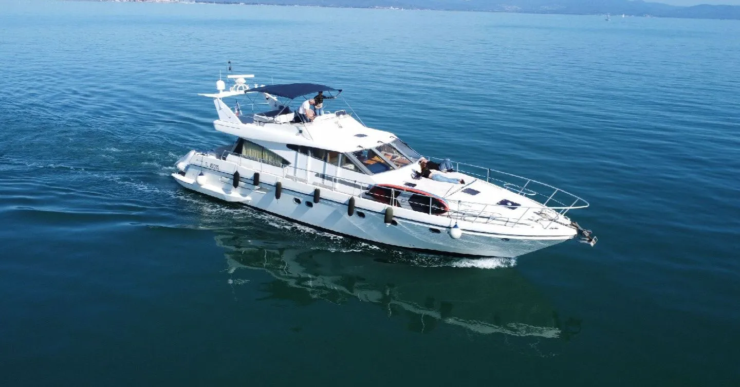 Rent a 18.5m Motor Yacht Guy Couach 185 Fly in Hyeres