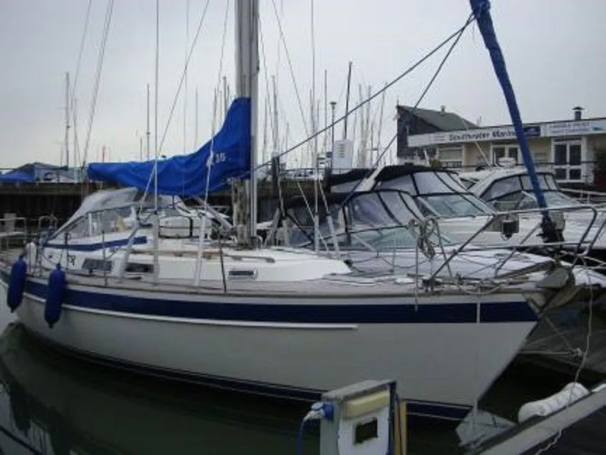 Rent a 11.3m Hallberg Rassy 36 Sailing Yacht in Southampton