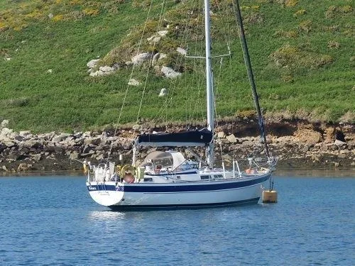 Explore Southampton on a 10.97m Rental Sailing Yacht