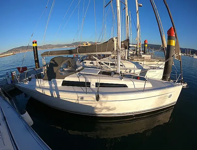 Charter a 9.75m Hanse 315 in Baiona