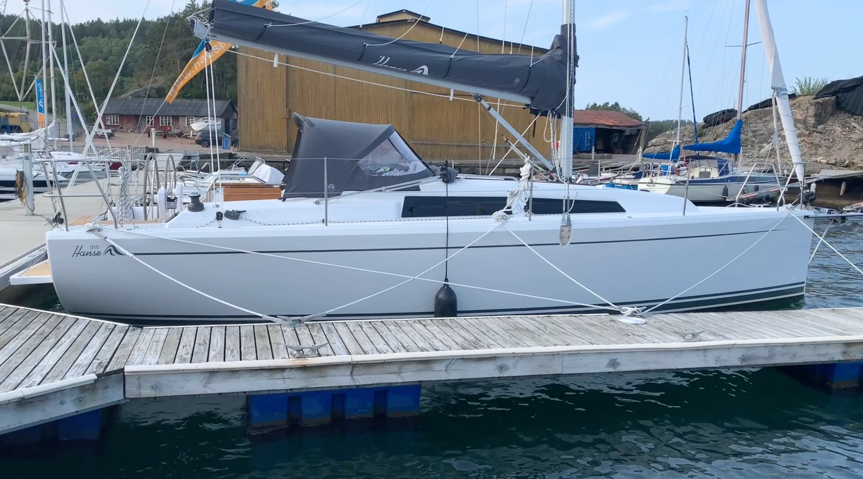 Explore Öckerö on a 9.62m Rental Sailing Yacht Hanse 315