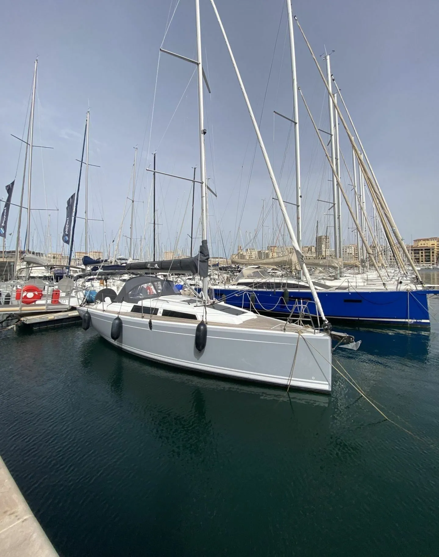 Boot - Charter a 9.6m Hanse 315 in Marseille