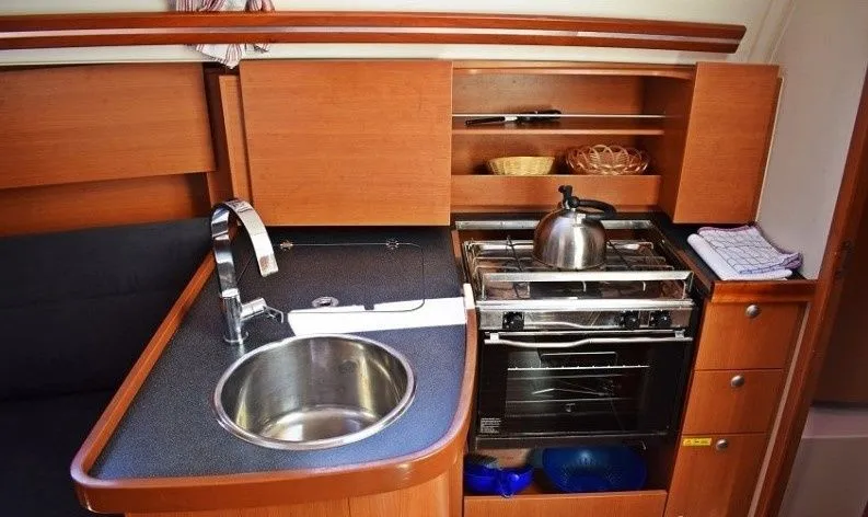 Sara Charterboot - 5