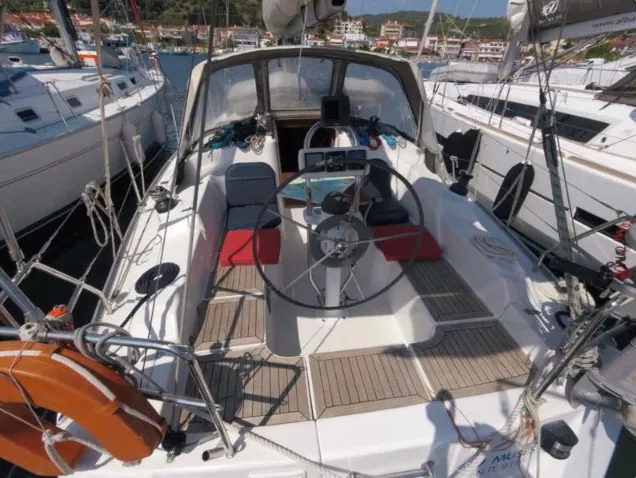 Explore Nikiti on a 10.35m Rental Sailing Yacht