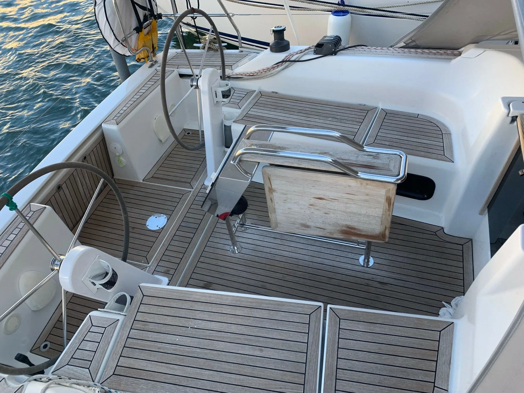 10.4m Empuriabrava Hanse 345 Hire