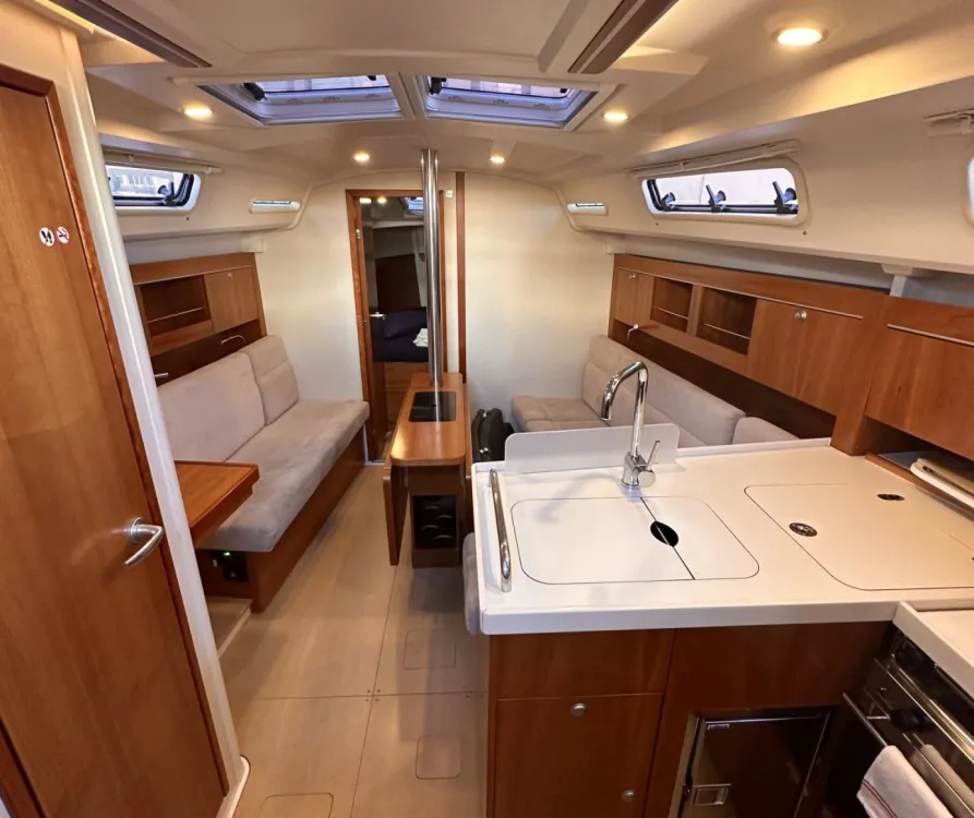 Kami Charter Boat