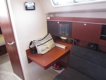 9.62m Cogolin Sailing Yacht Hanse 345 Hire