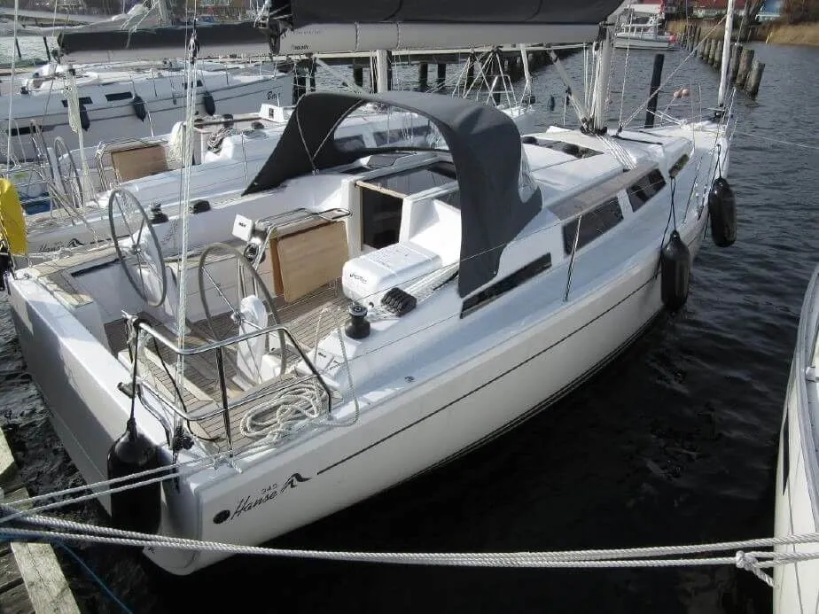 9.62m Cogolin Sailing Yacht Hanse 345 Hire