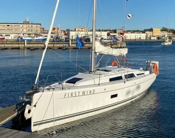 Charter a 10.4m Hanse 348 in Gdańsk