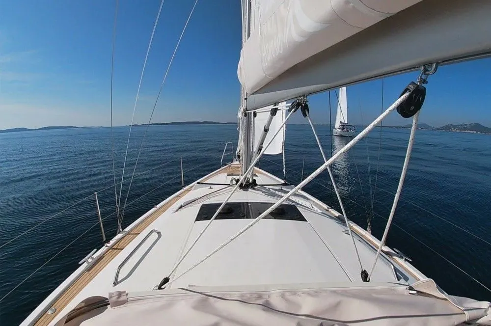 Rent a 10.4m Hanse 348 Sailing Yacht in Hyeres