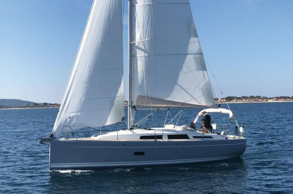 Rent a 10.4m Hanse 348 Sailing Yacht in Hyeres