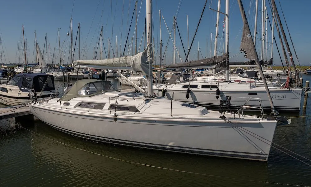 Rent a 10.59m Hanse 355 in Andijk
