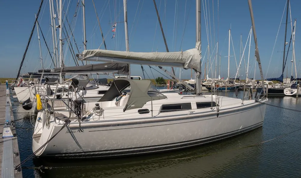 Rent a 10.59m Hanse 355 in Andijk
