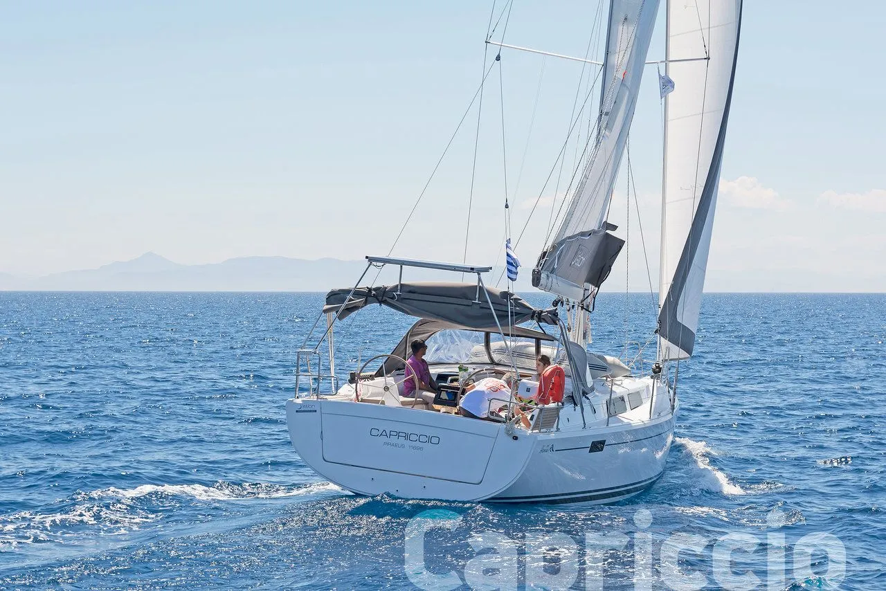 Charter a 11.4m Hanse 385 Sailing Yacht in Lavrion