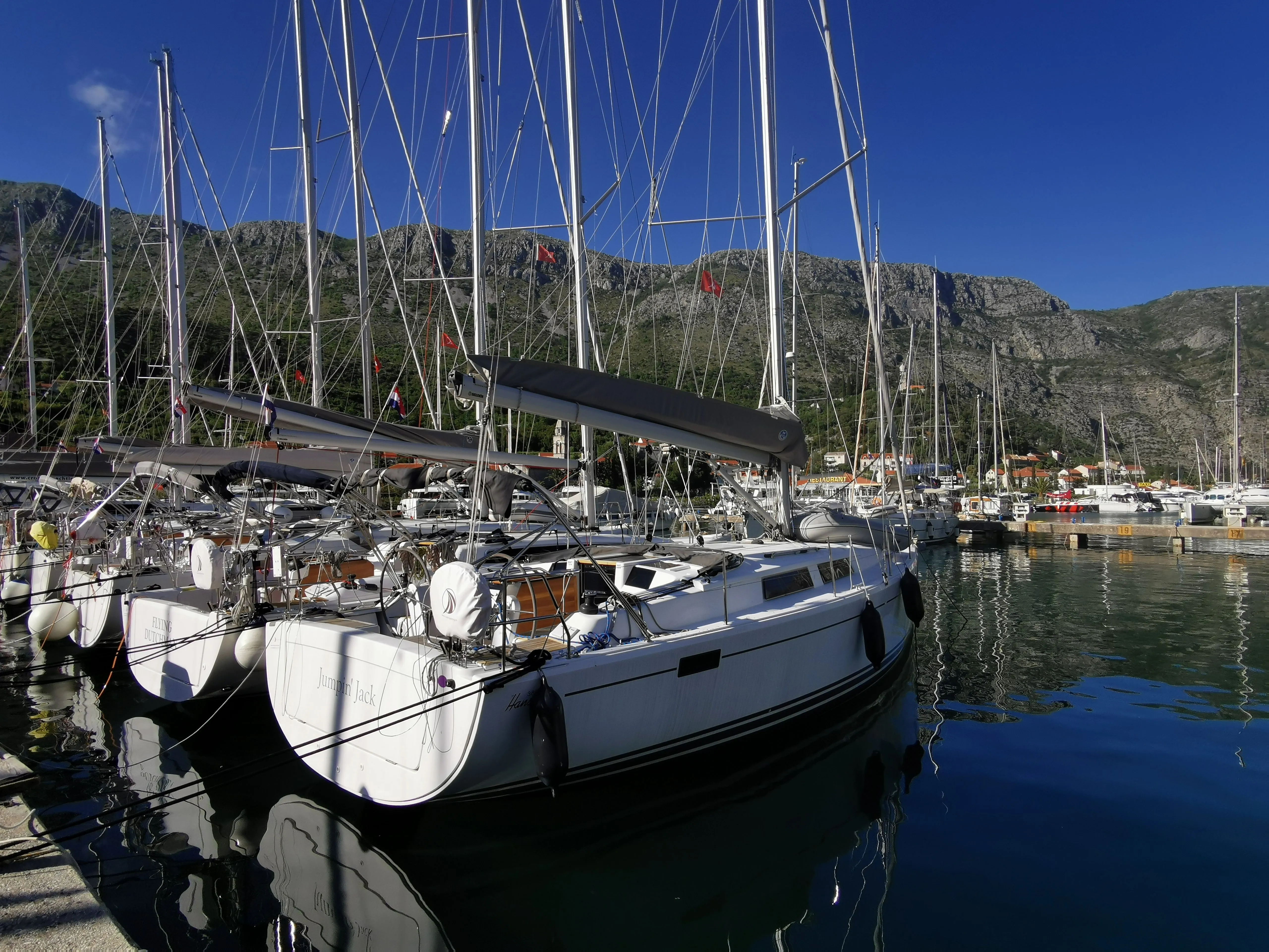 Jumpin Jack Charter Boat
