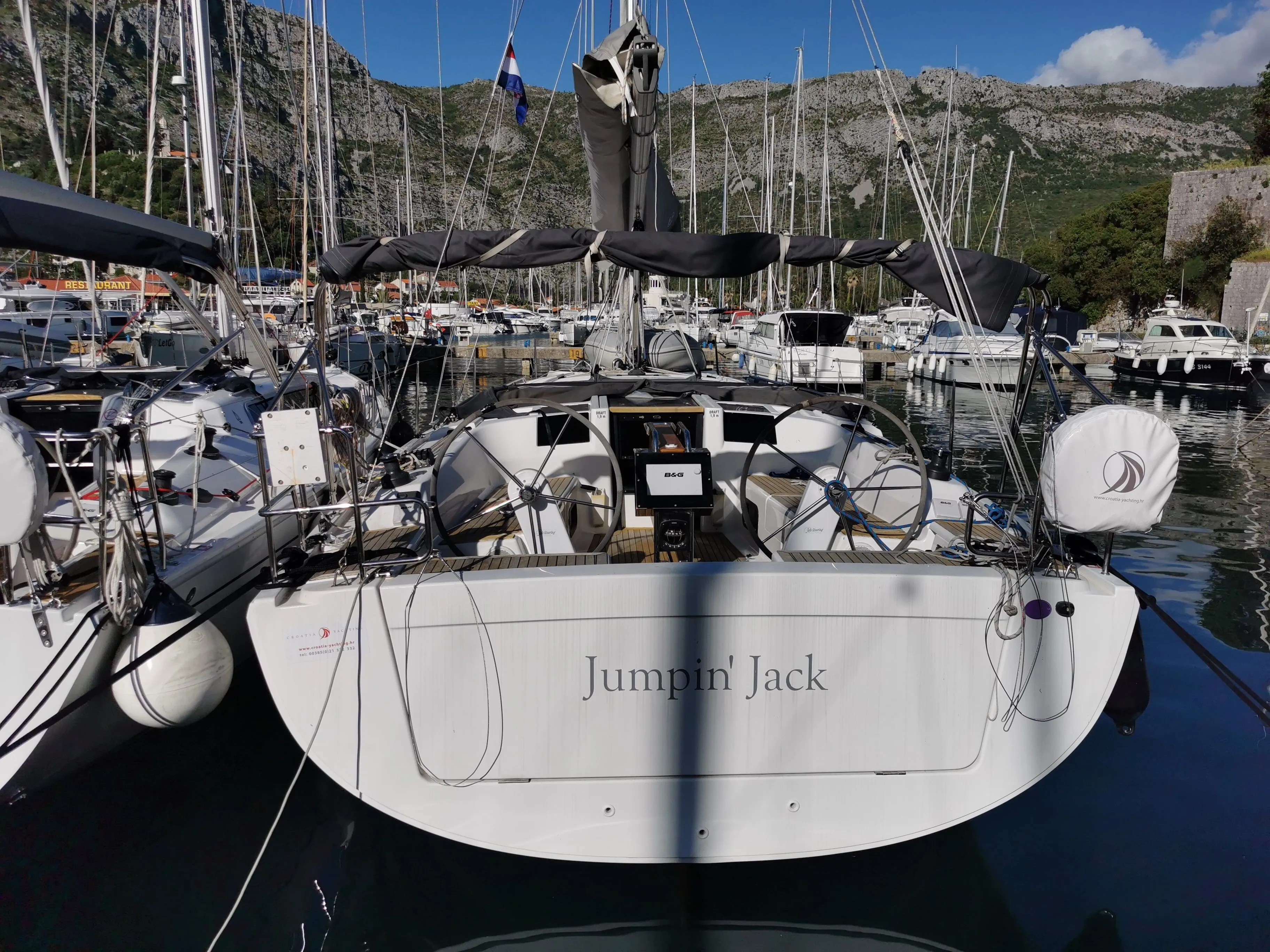Rent a 11.4m Hanse 385 in Dubrovnik