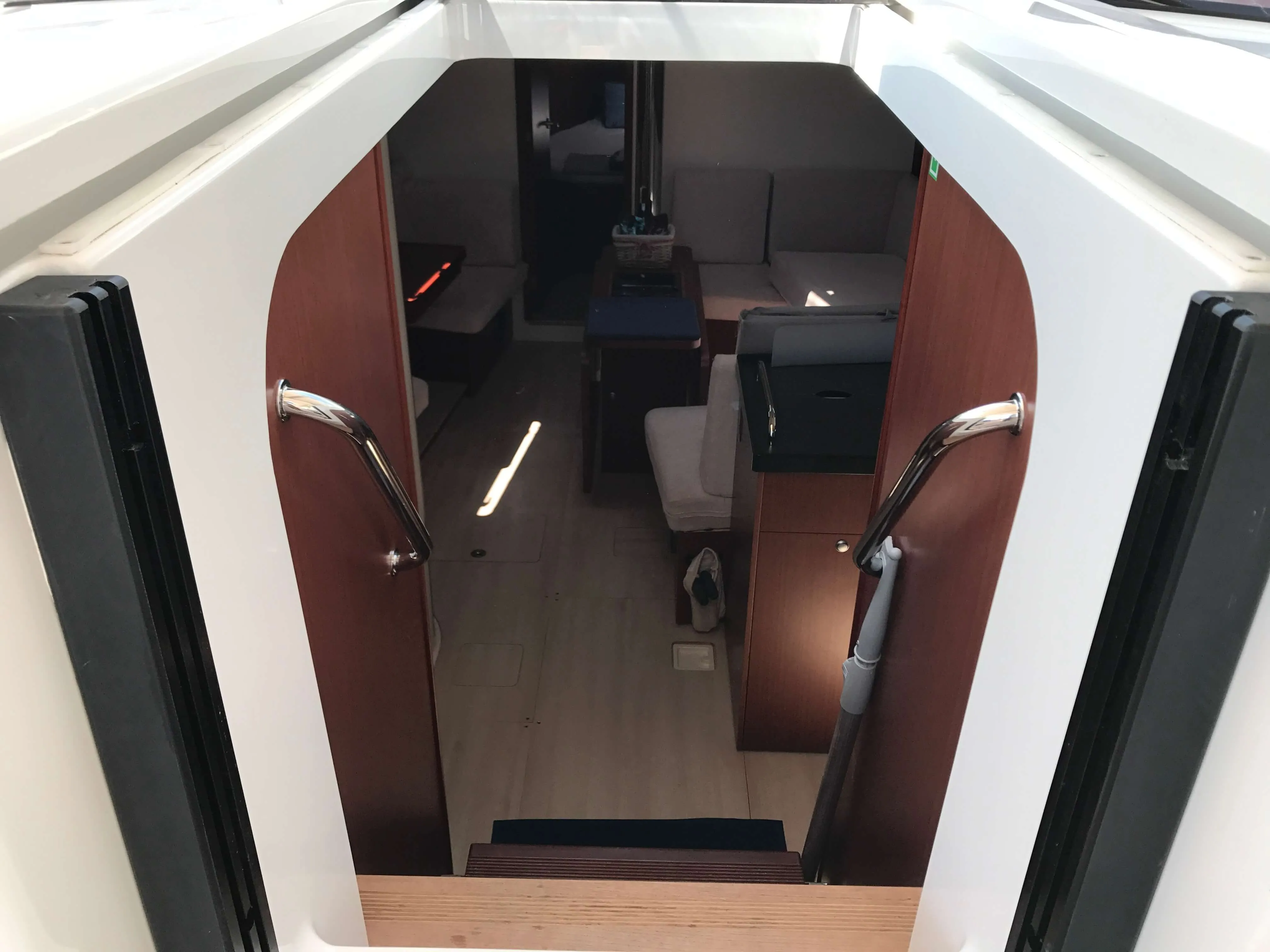 Rent a 12.4m Sailing Yacht Hanse 415 in Ören