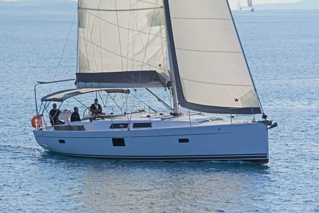 Лодка - Арендуйте 13.95м Hanse 455 парусная яхта в Кос