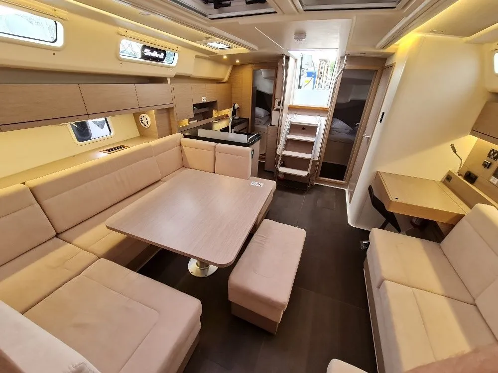 Ariel Charterboot - 5