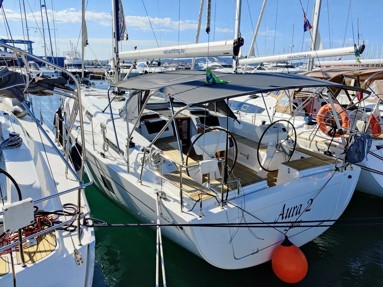 Aura 2 Charter Boat - 5