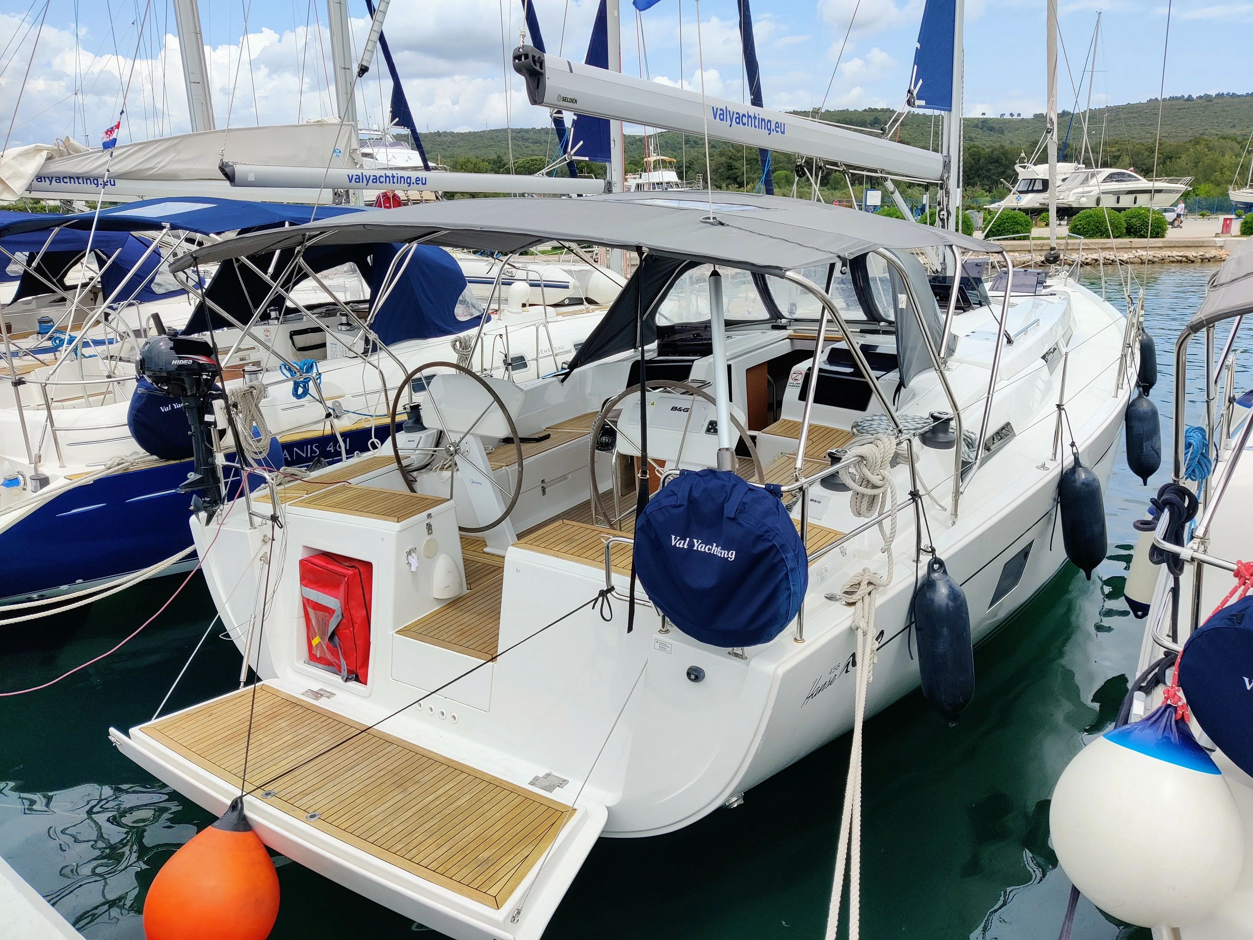 Aura 2 Charter Boat - 3