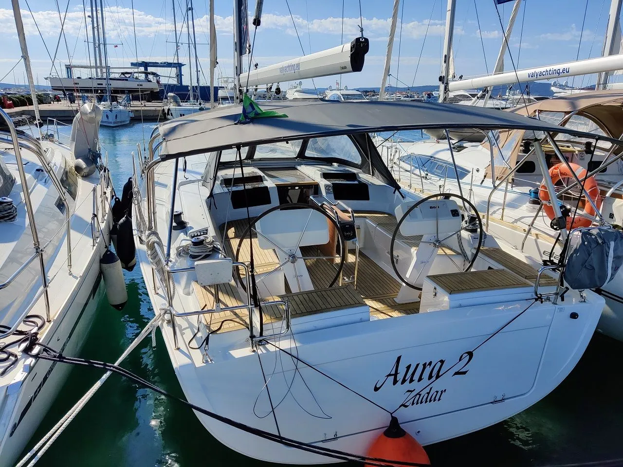 Aura 2 Charter Boat - 4