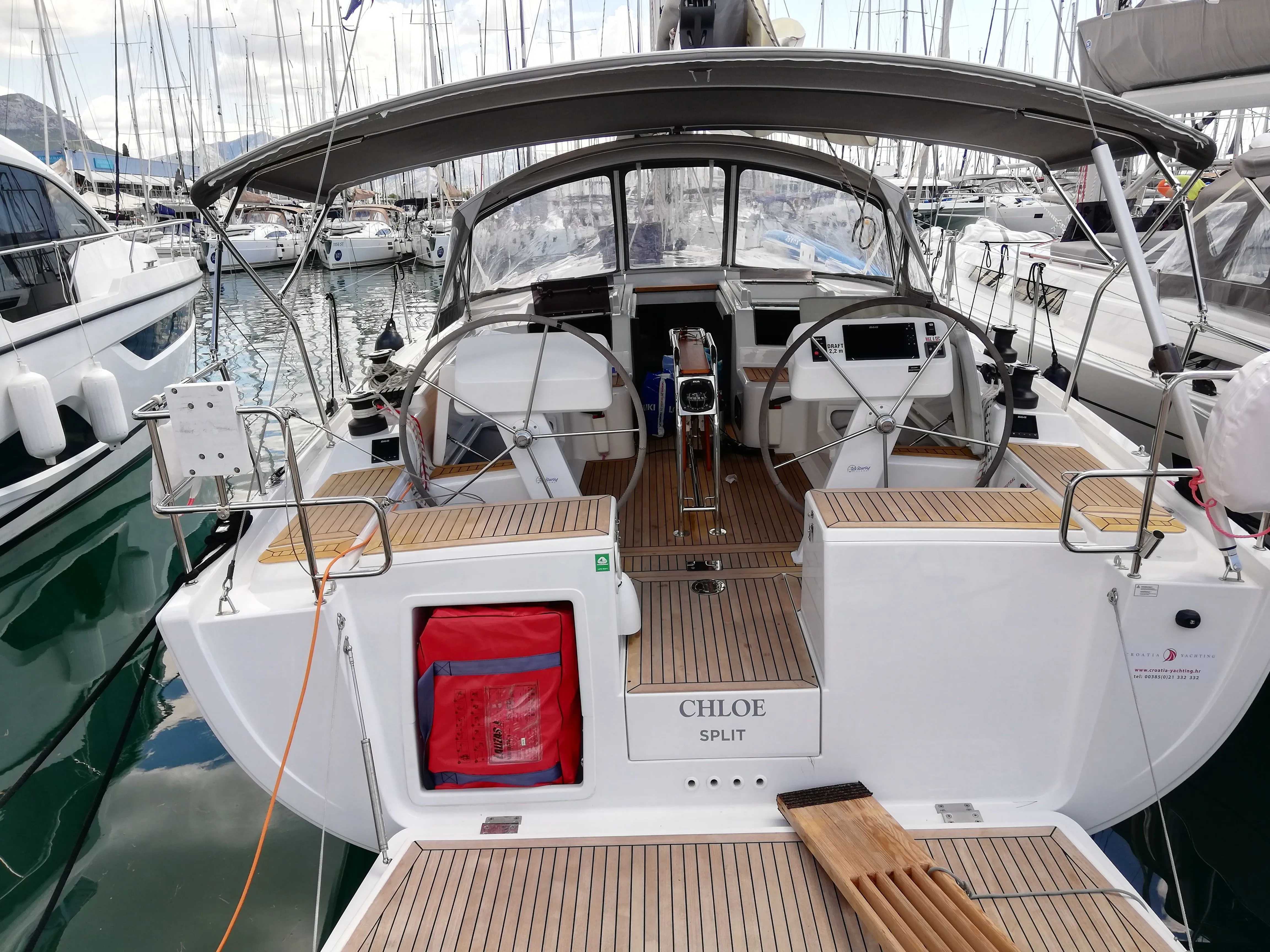 Rent a 14.04m Boat in Kastela