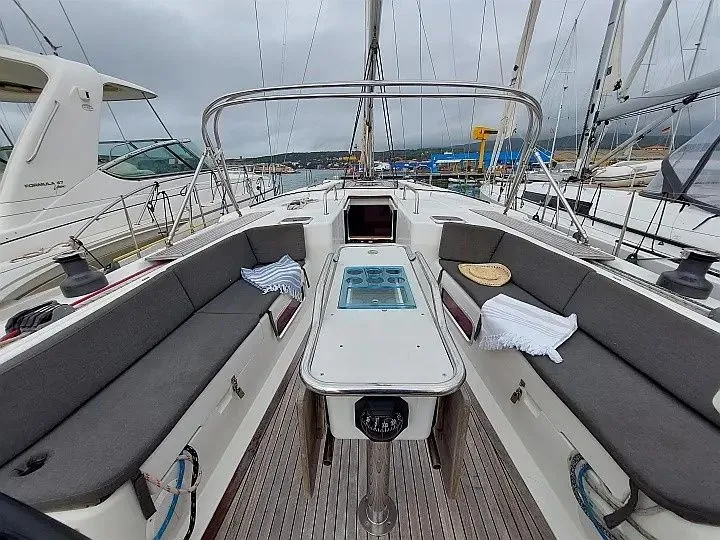 White Vertigo Mietboot