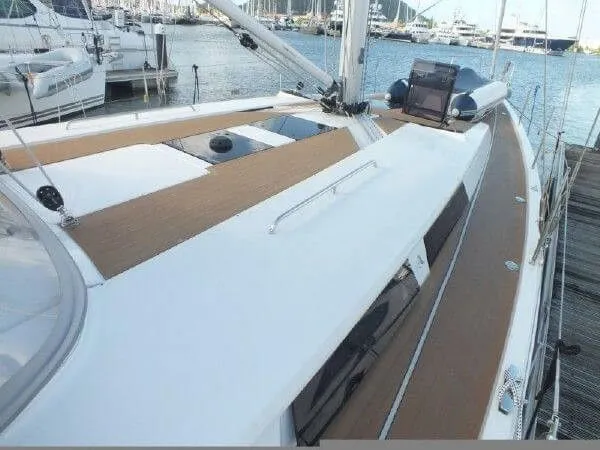 Charter a 14.82m Hanse 505 in Cogolin