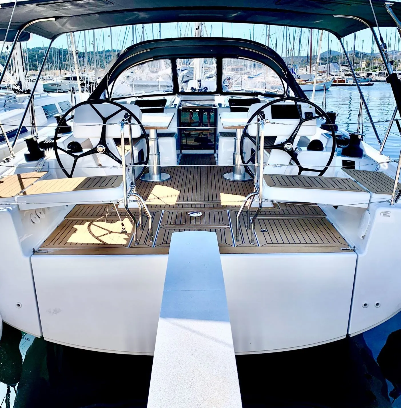 15.55m Nikiana Sailing Yacht Hire