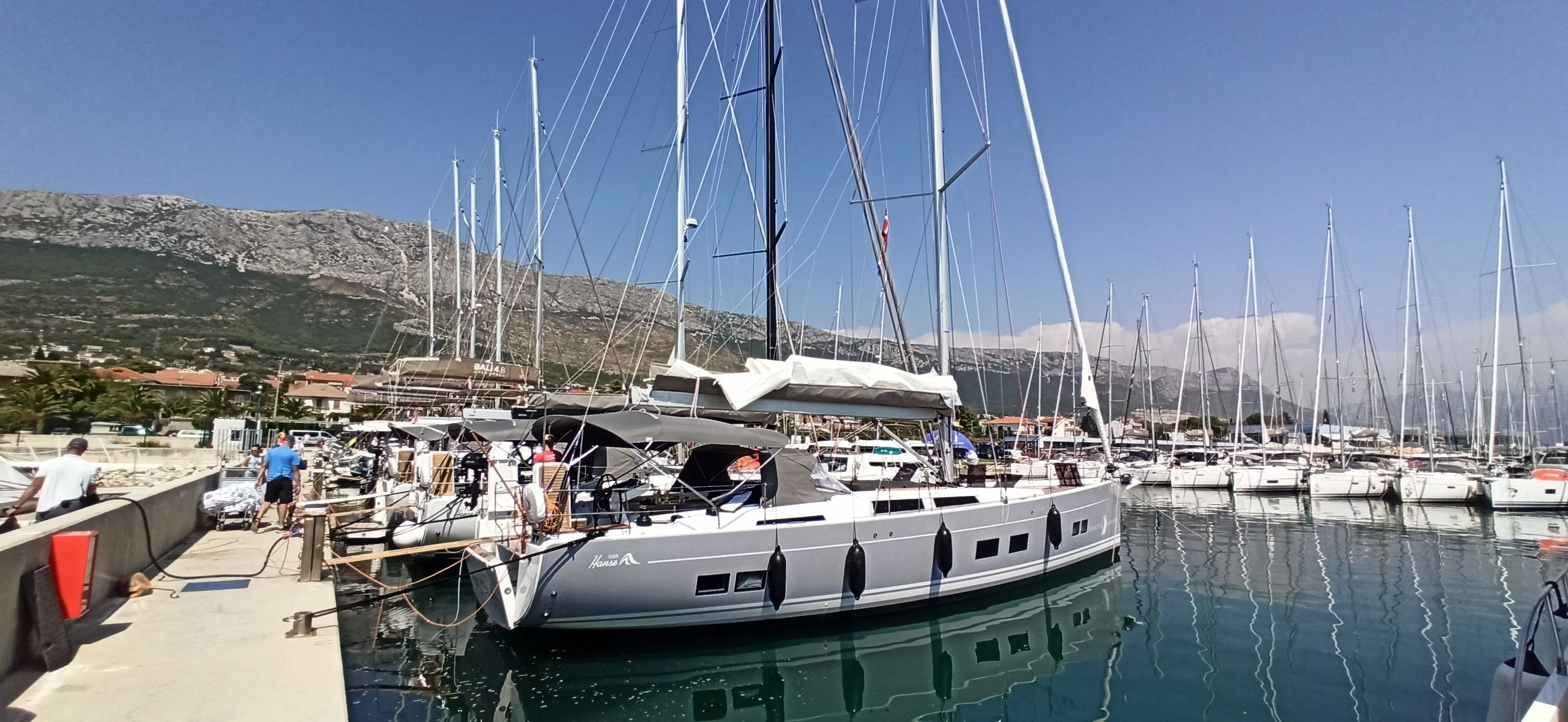 Boot - Explore Kastela on a 17.2m 6 Cabin Sailing Yacht Rental