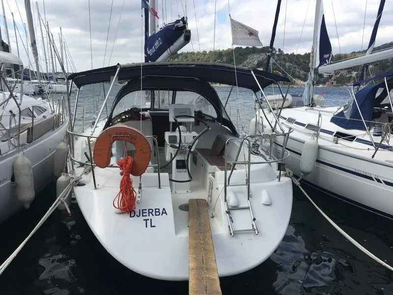 Explore Zaton on a 11.67m Rental Sailing Yacht