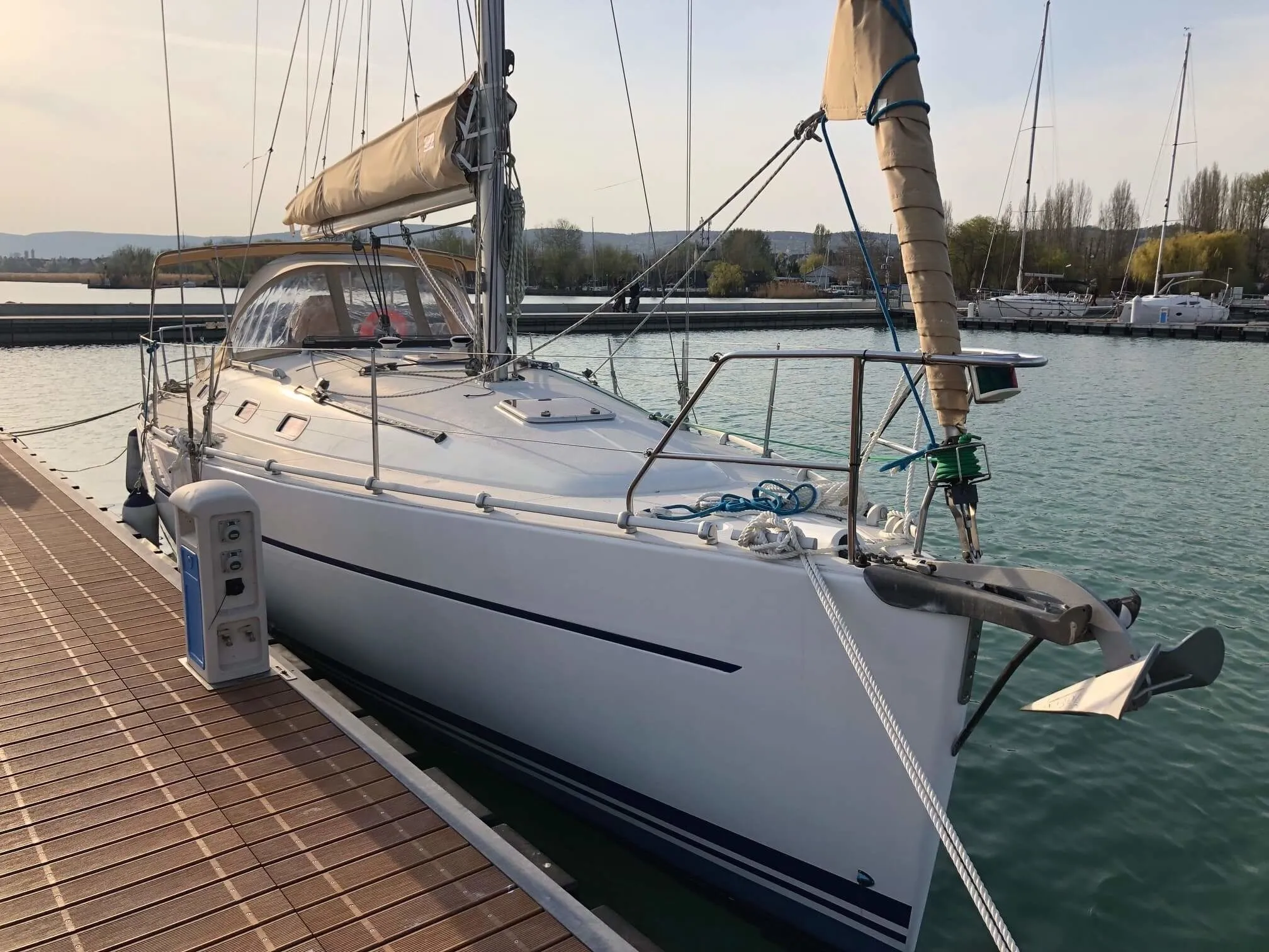 Charter a 11.58m Harmony 38 in Alsoors