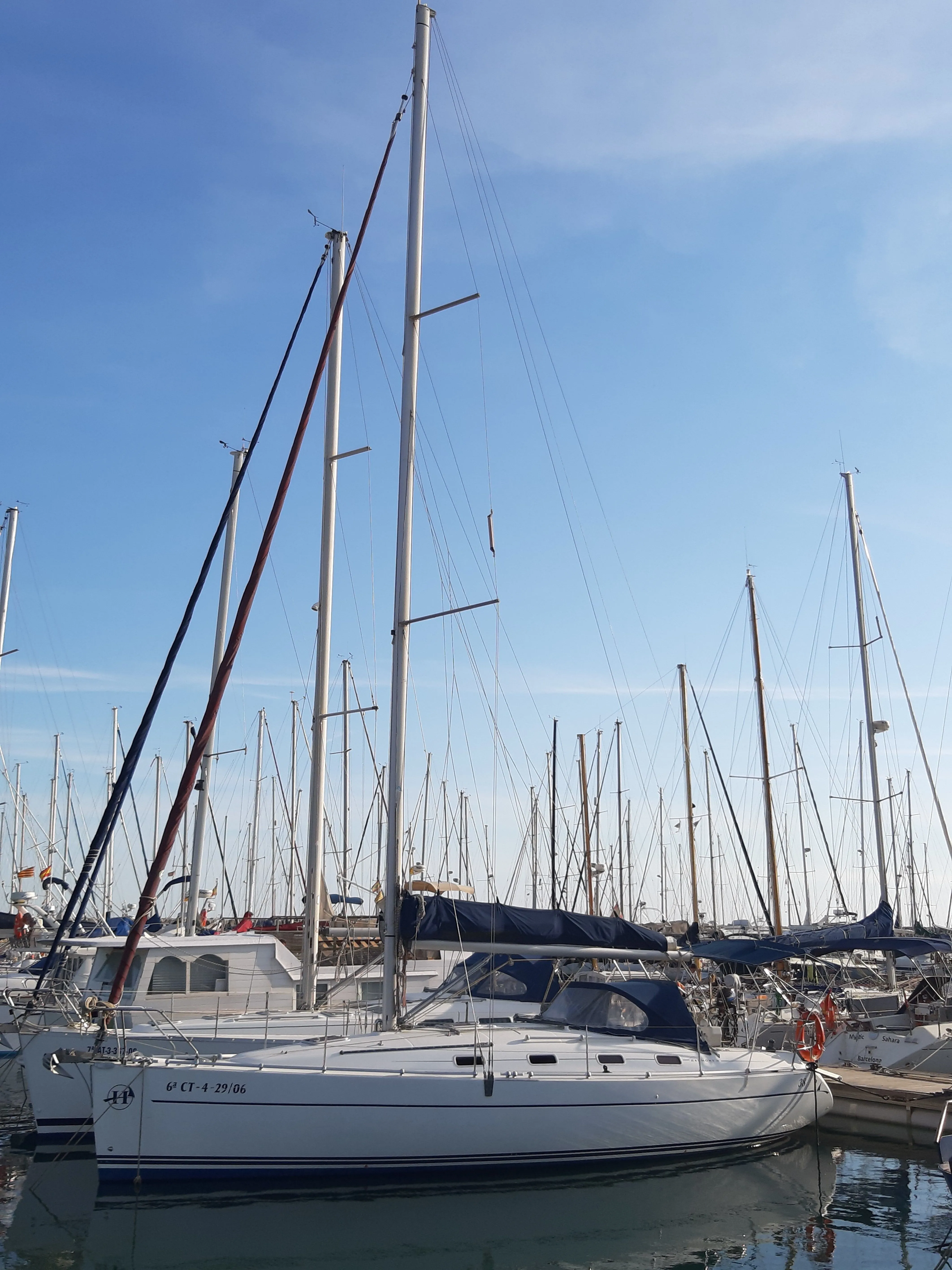Rent a 11.22m Harmony 38 in Mahón