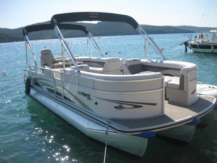 Explore Murter on a 6.7m Rental Power Catamaran Harris Sunliner 220